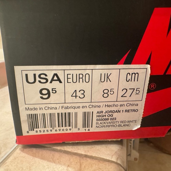 Jordan ‘Banned’ 1s - Picture 5 of 6